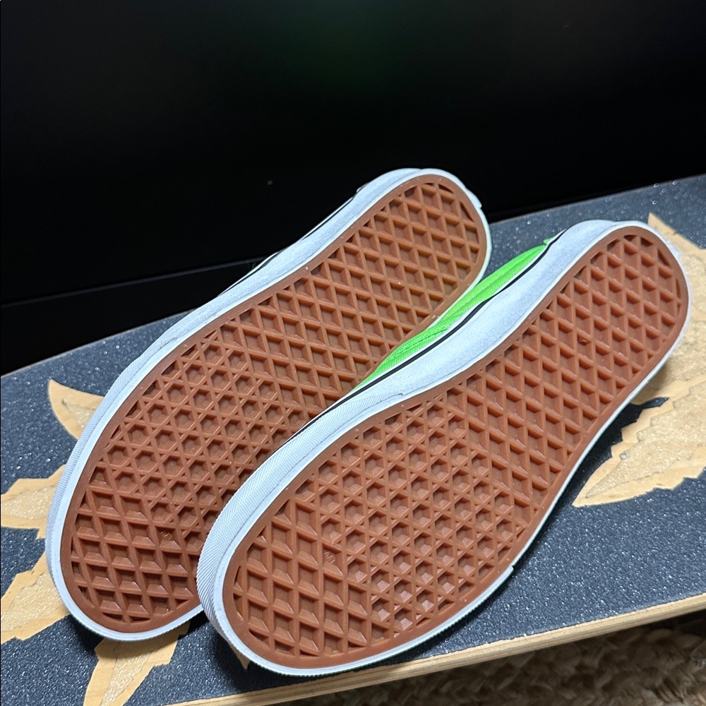 Vans Neon Gecko Green Slip-On Canvas Sneakers W 7.0 M 5.5 - Picture 8 of 16